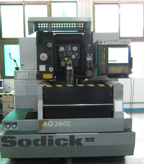 Slow-wire-cut Slow wire cut Machine